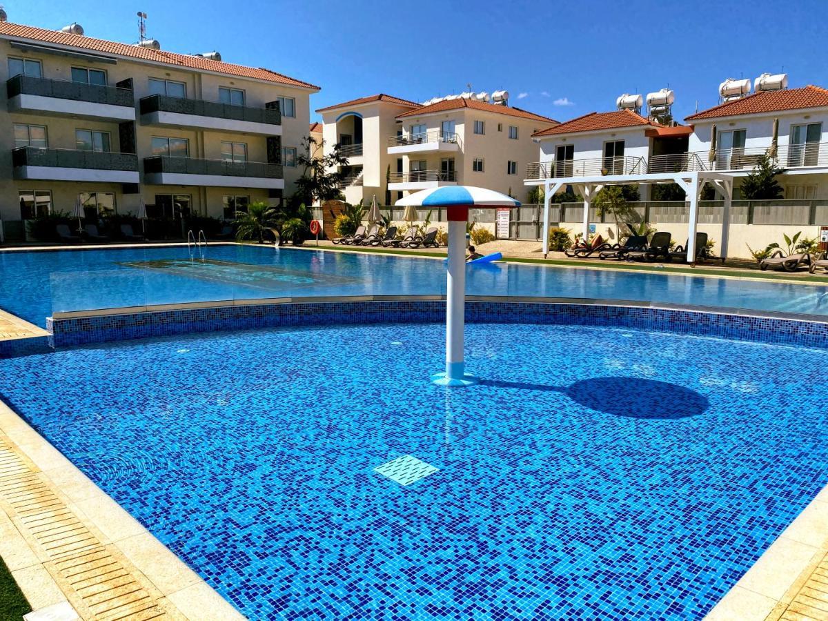 Domino Blue Apartment Paralímni Kültér fotó
