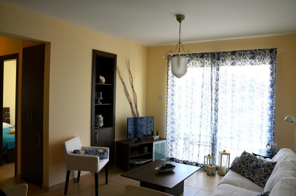 Domino Blue Apartment Paralímni Kültér fotó